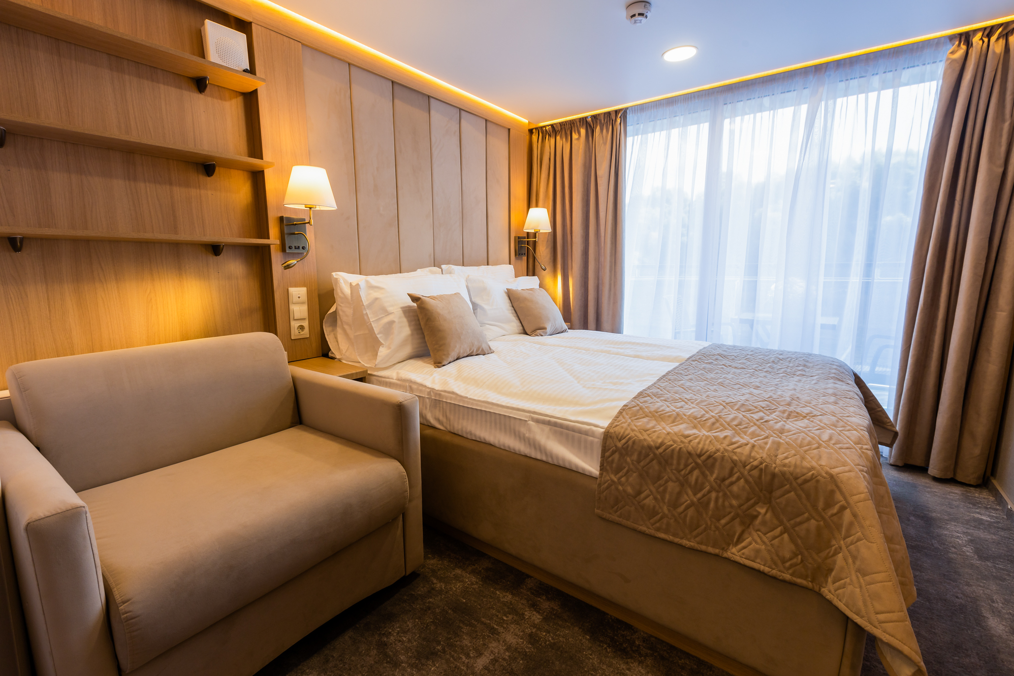 Deluxe mit Balkon auf dem Mitteldeck